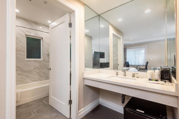 Wilshire Crest Hotel Los Angeles image 21